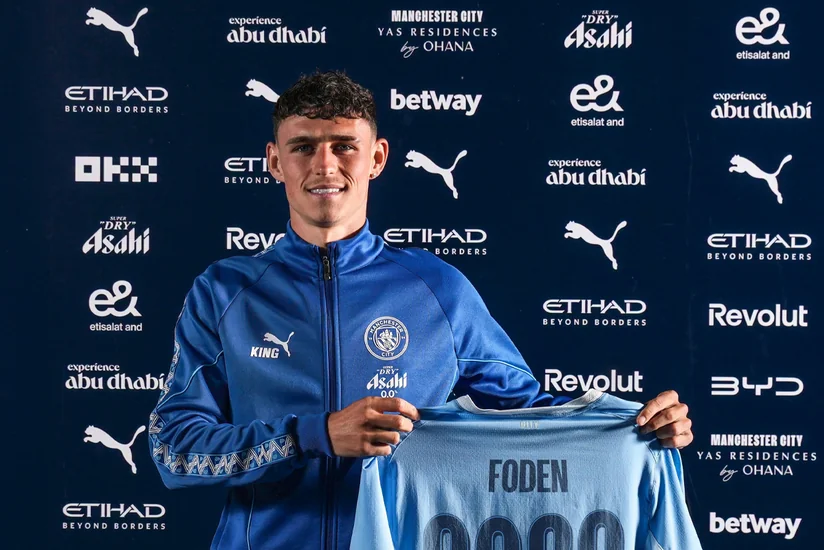 Mançester Siti futbolçusu Fil Fodenin müqaviləsinin müddətini uzadıb