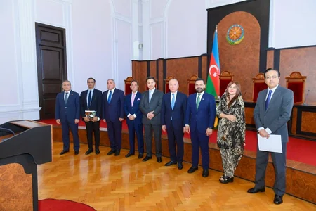 Pakistandan olan bir qrup hüquqşünas Azərbaycan Konstitusiya Məhkəməsinin sədri ilə görüşüb