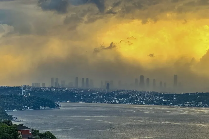 Güclü fırtına İstanbul hava limanlarının fəaliyyətini pozub