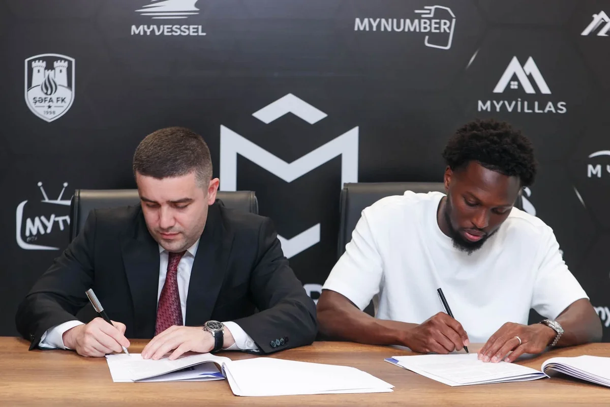 Şəfa qvineyalı futbolçu Bafode Dansoko ilə müqavilə imzalayıb