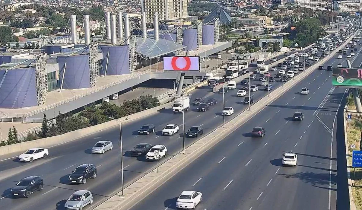 Bakının bir sıra yollarında tıxac yaranıb