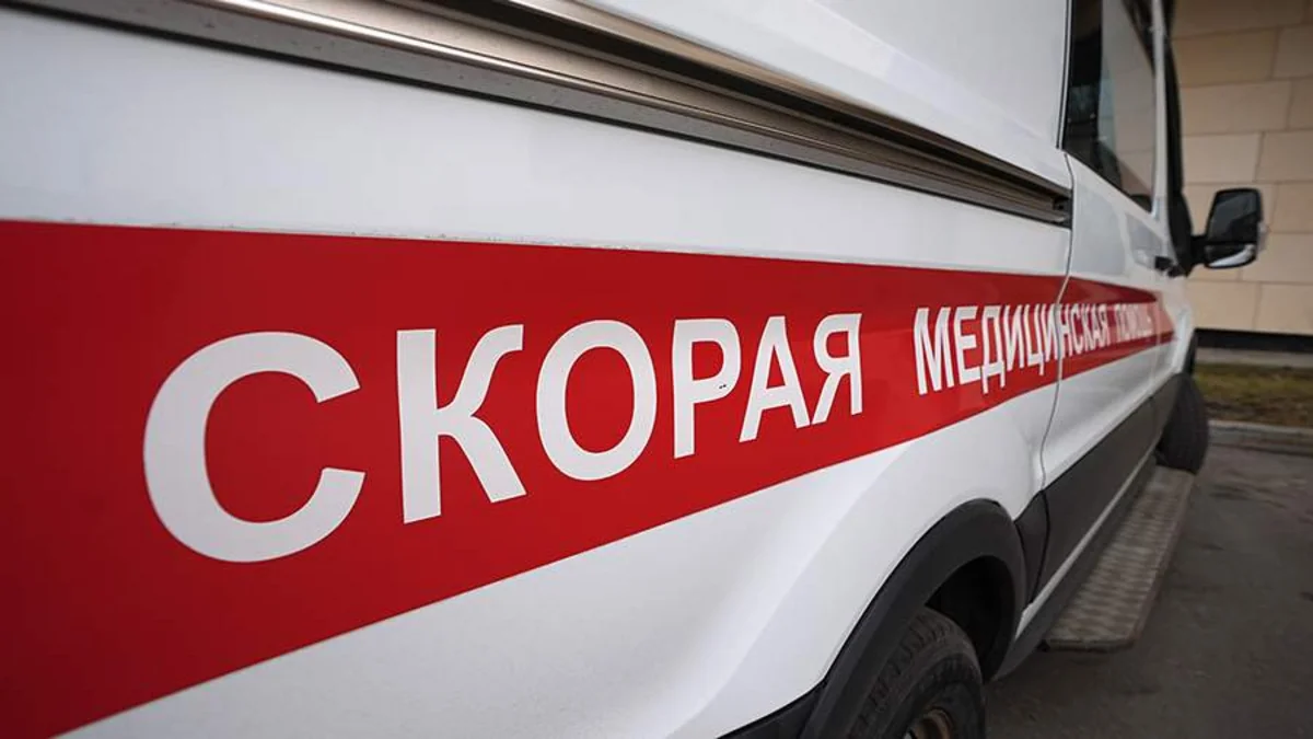 В Смоленске маршрутное такси столкнулось с трактором, пострадали три человека