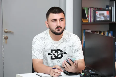 Yazıçı Nihat Pir: Ədəbiyyat cəmiyyəti dəyişən ən böyük alətdir