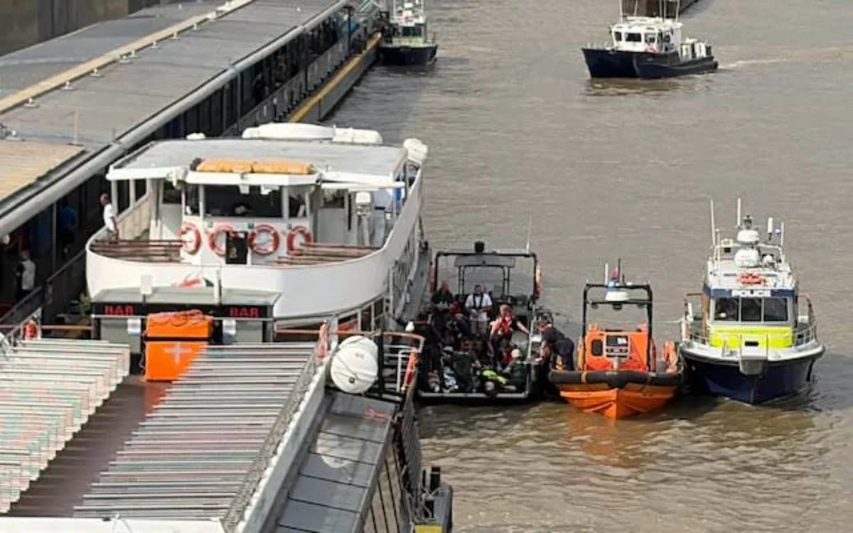 Londonda kater Vestminster körpüsünə çırpılıb, beş polis əməkdaşı xəsarət alıb