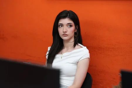 Yazıçı Nihat Pir: Ədəbiyyat cəmiyyəti dəyişən ən böyük alətdir