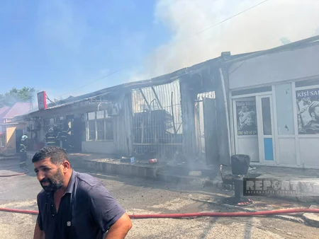 Şuşa şəhərciyində market yanır