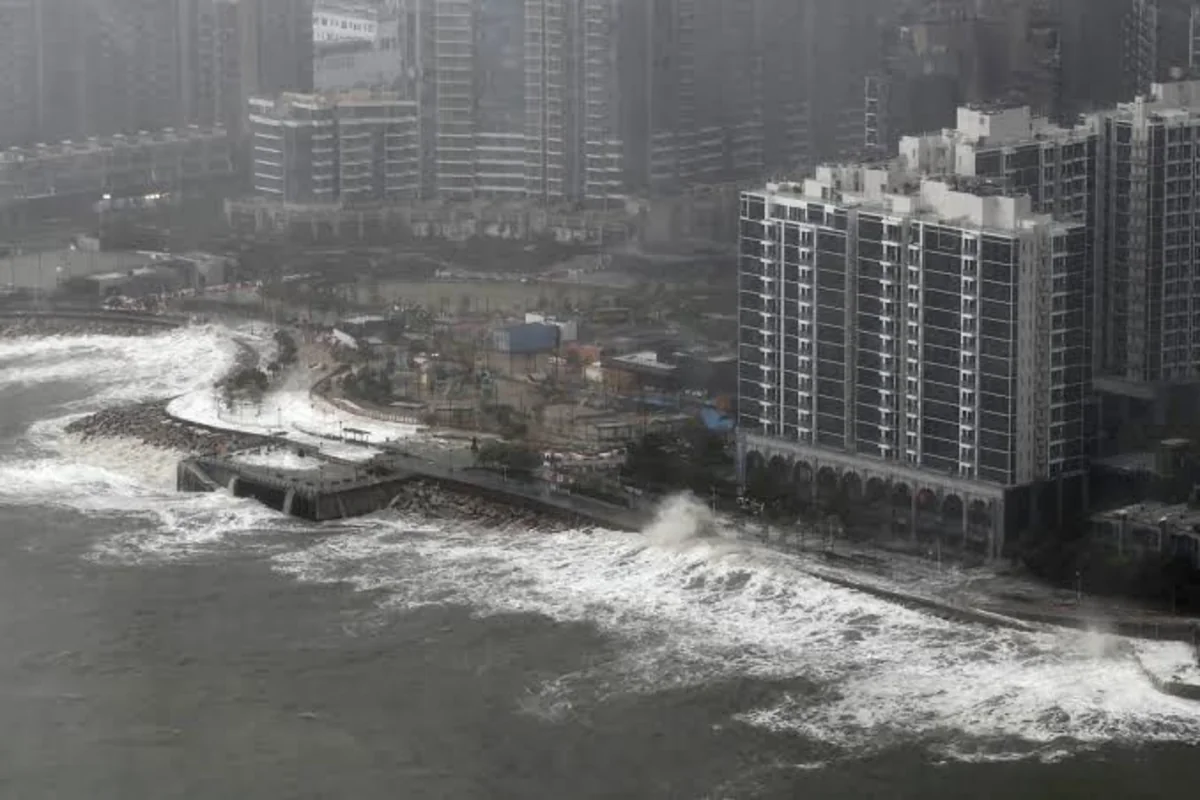 Over 340,000 relocated in China's Guangdong ahead of Typhoon Noul
