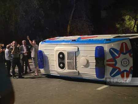 Naxçıvanda təcili tibbi yardım avtomobili qəzaya düşərək aşıb, 4 nəfər xəsarət alıb