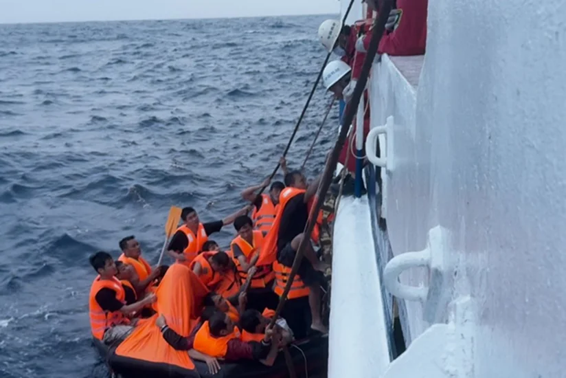 Chinese rescuers save 39 after Vietnamese ship sinks in South China Sea