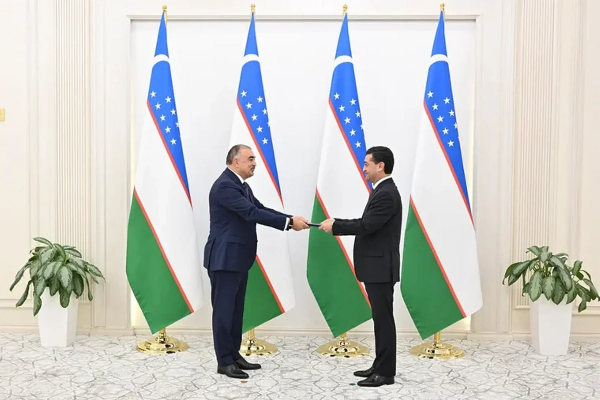 Uzbek FM receives copies of credentials of Azerbaijan's new ambassador