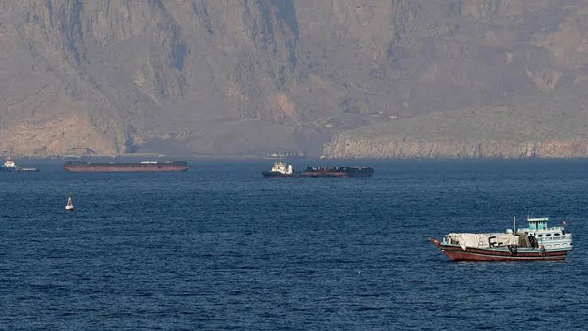 Iran, Oman discuss opening third corridor through Strait of Hormuz