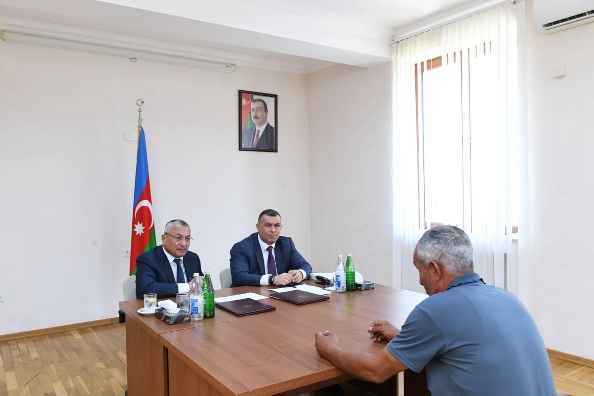 Rövşən Rzayev Oğuzda vətəndaşları qəbul edib
