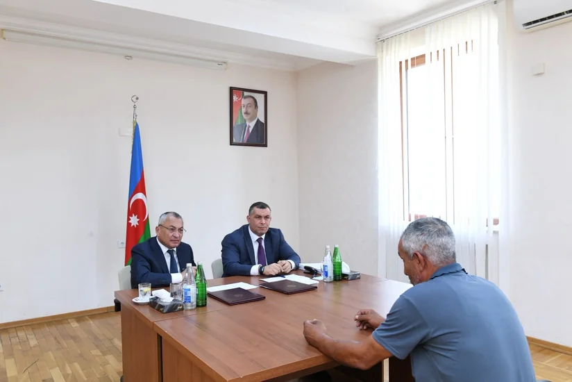 Rövşən Rzayev Oğuzda vətəndaşları qəbul edib