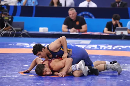Azərbaycan güləşçisi İsfahan Həsənov dünya çempionatında gümüş medal qazanıb
