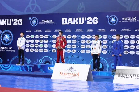 Dünya çempionatı: Bürünc medal qazanan Ömər Salmanov mükafatlandırılıb