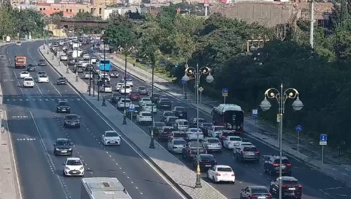 Bakının bir sıra yollarında tıxac yaranıb