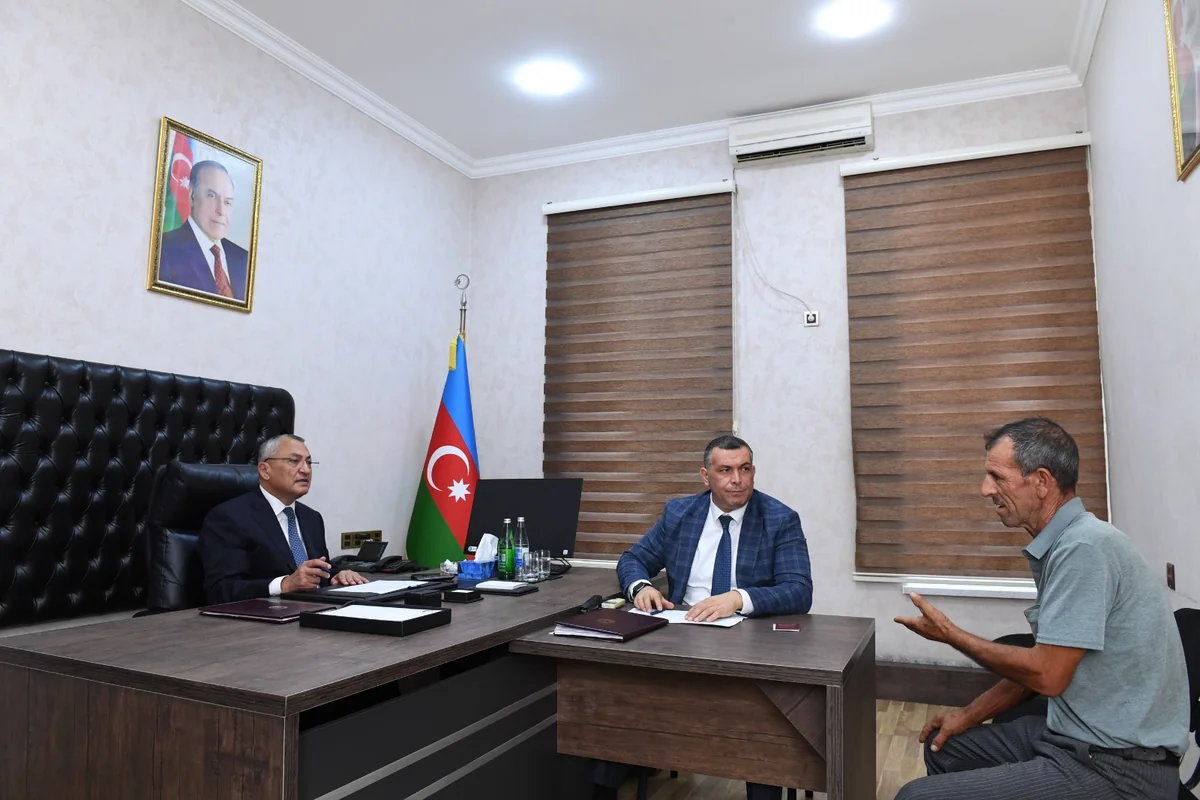 Rövşən Rzayev vətəndaş qəbulu keçirib