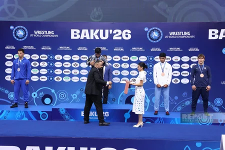Dünya çempionatı: Gümüş medal qazanan İsfahan Həsənov mükafatlandırılıb