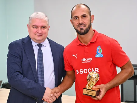 AFFA-nın baş katibi Cahangir Fərəcullayev çimərlik futbolu millisinin üzvləri ilə görüşüb