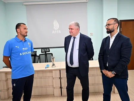 AFFA-nın baş katibi Cahangir Fərəcullayev çimərlik futbolu millisinin üzvləri ilə görüşüb