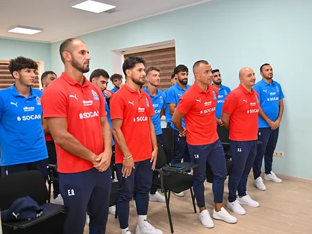 AFFA-nın baş katibi Cahangir Fərəcullayev çimərlik futbolu millisinin üzvləri ilə görüşüb