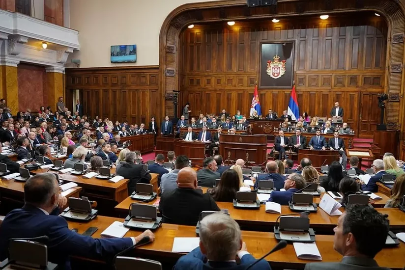 Парламент Сербии отклонил резолюцию о вотуме недоверия правительству