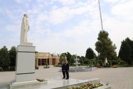 Mürsəl İbrahimov Goranboyda vətəndaşların problemlərini dinləyib