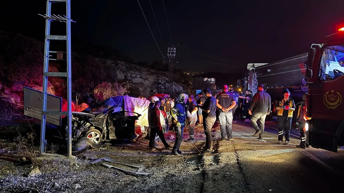 Two dead in car-truck collision in Türkiye's Mardin province
