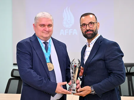 AFFA-nın baş katibi Cahangir Fərəcullayev çimərlik futbolu millisinin üzvləri ilə görüşüb