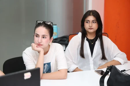 Bahəddin Həzi Report Media Məktəbində: Jurnalistika gündəmin ədəbiyyatıdır