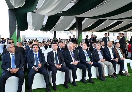 İlham Əliyev Çolpon-Atada üç dövlət başçısı ilə birlikdə Qolf Klubun açılışında iştirak edib