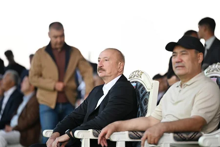 İlham Əliyev Çolpon-Atada üç dövlət başçısı ilə birlikdə Qolf Klubun açılışında iştirak edib
