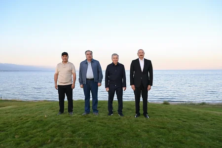 İlham Əliyev Çolpon-Atada üç dövlət başçısı ilə birlikdə Qolf Klubun açılışında iştirak edib