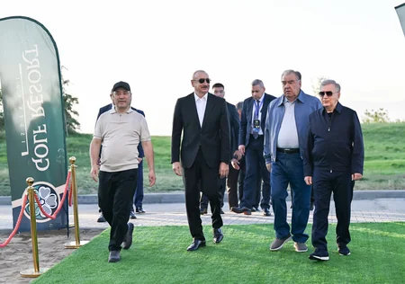 İlham Əliyev Çolpon-Atada üç dövlət başçısı ilə birlikdə Qolf Klubun açılışında iştirak edib