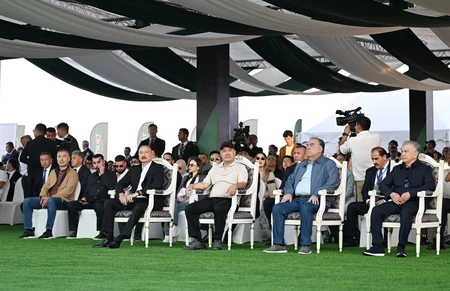 İlham Əliyev Çolpon-Atada üç dövlət başçısı ilə birlikdə Qolf Klubun açılışında iştirak edib