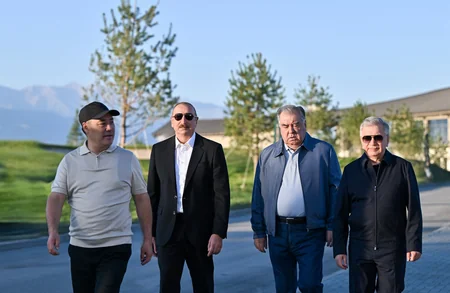 İlham Əliyev Çolpon-Atada üç dövlət başçısı ilə birlikdə Qolf Klubun açılışında iştirak edib