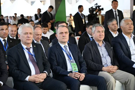 İlham Əliyev Çolpon-Atada üç dövlət başçısı ilə birlikdə Qolf Klubun açılışında iştirak edib