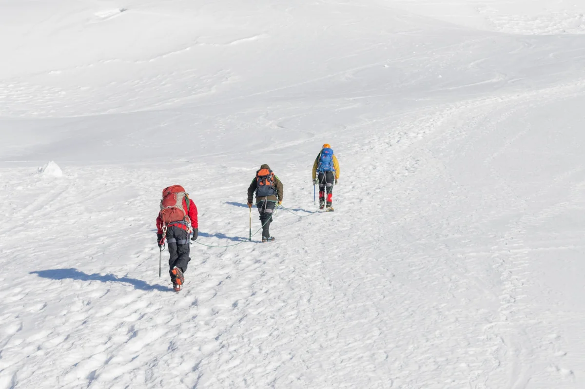 Pakistanda qar uçqunundan sonra itkin düşən 4 alpinistin meyiti tapılıb
