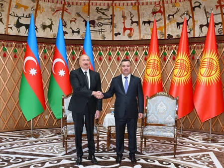 Azerbaijani President Ilham Aliyev holds one-on-one meeting with Kyrgyz President in Cholpon-Ata