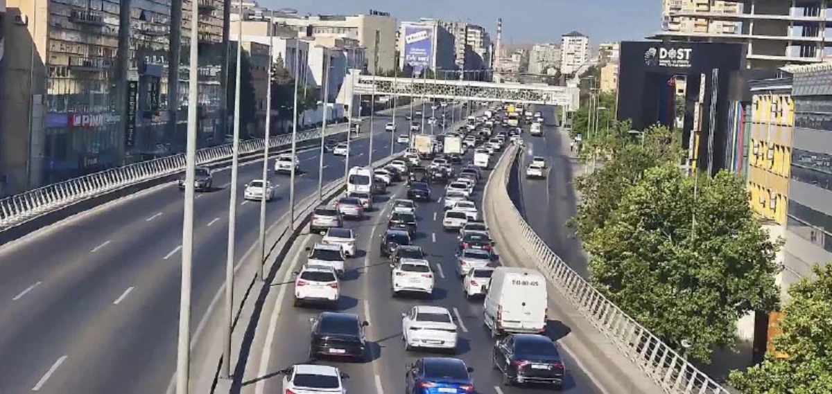 Bakıda yalnız iki istiqamətdə tıxac yaranıb