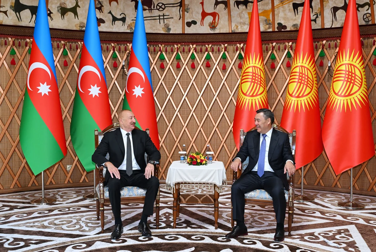 Azerbaijani President Ilham Aliyev holds one-on-one meeting with Kyrgyz President in Cholpon-Ata
