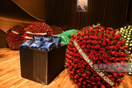 Xalq şairi Nəriman Həsənzadə ilə vida mərasimi keçirilir