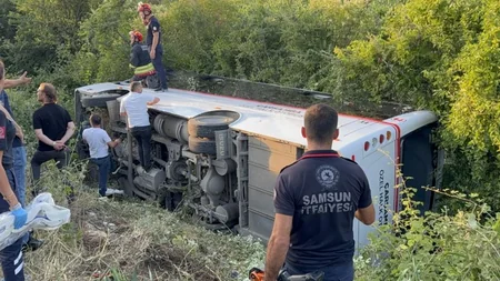 Türkiyədə sərnişin avtobusu qəzaya uğrayıb, 21 nəfər xəsarət alıb