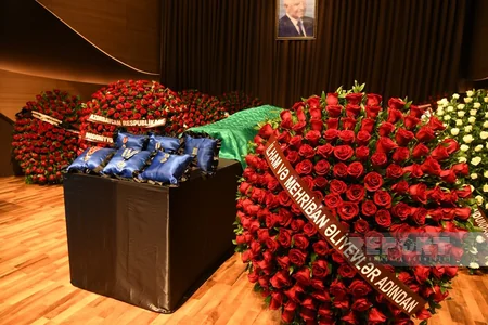 İlham Əliyev və Mehriban Əliyeva Xalq şairi Nəriman Həsənzadənin vida mərasiminə əklil göndərib