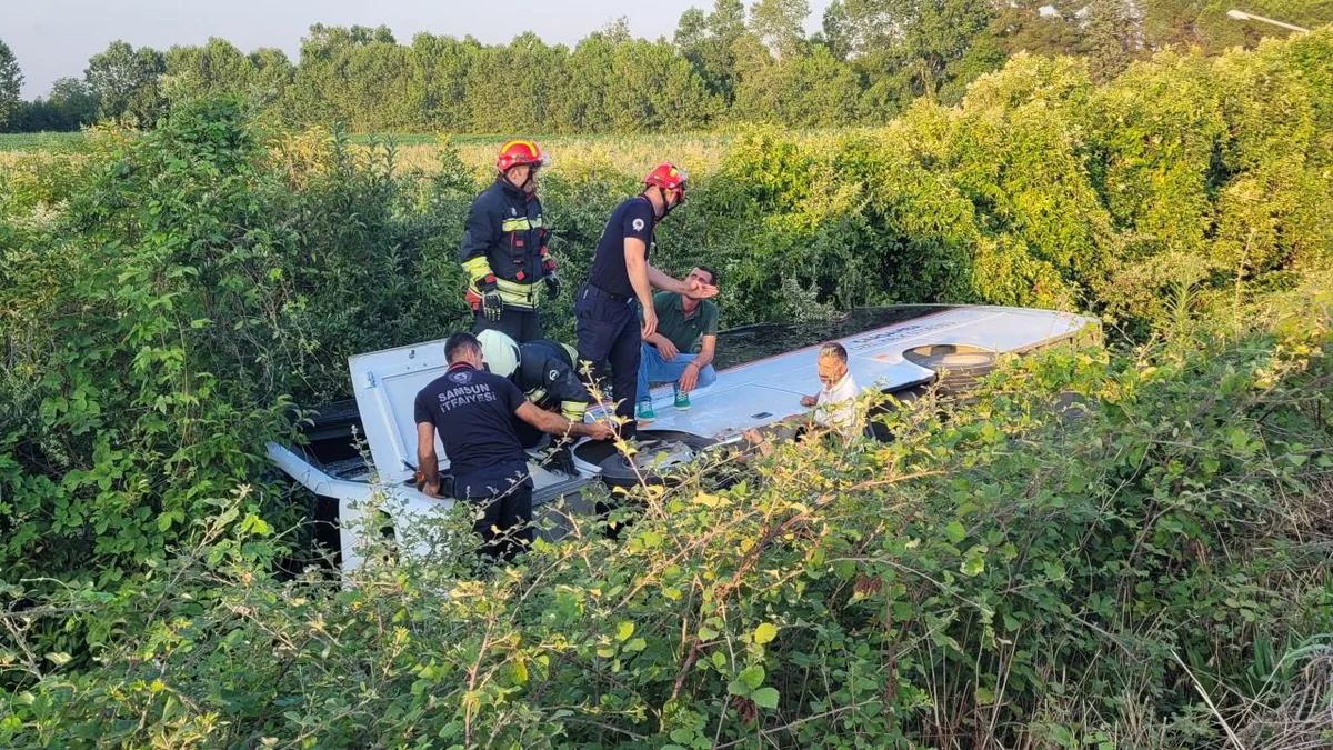 Türkiyədə sərnişin avtobusu qəzaya uğrayıb, 21 nəfər xəsarət alıb
