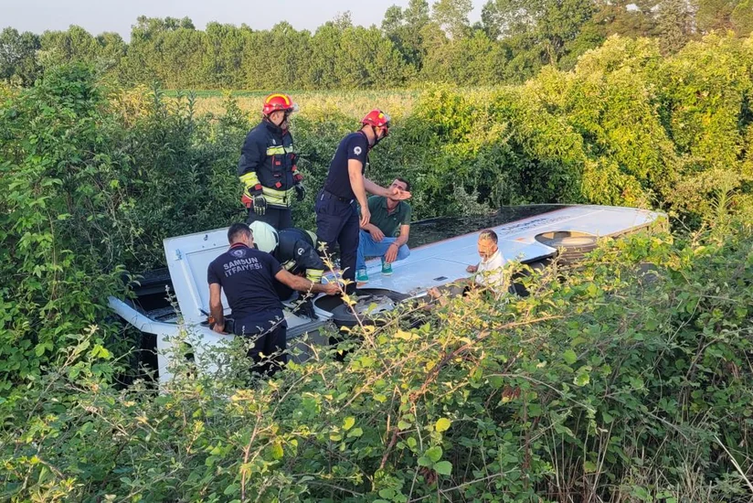Türkiyədə sərnişin avtobusu qəzaya uğrayıb, 21 nəfər xəsarət alıb
