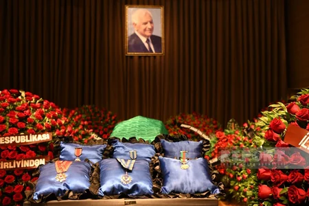 Xalq şairi Nəriman Həsənzadə ilə vida mərasimi keçirilir