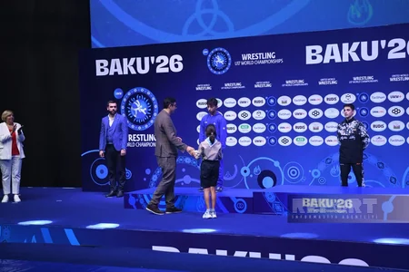 Dünya çempionatı: Gümüş medal qazanan İbrahim Həsənov mükafatlandırılıb