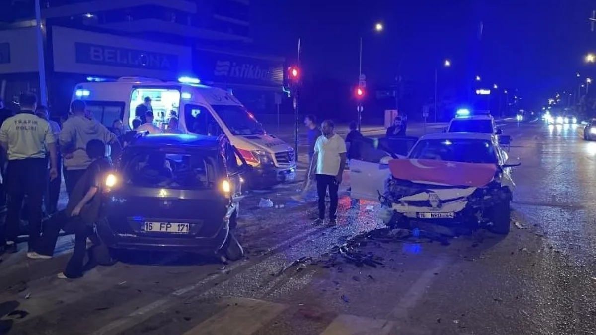 Bursada iki avtomobil toqquşub, 7 nəfər xəsarət alıb