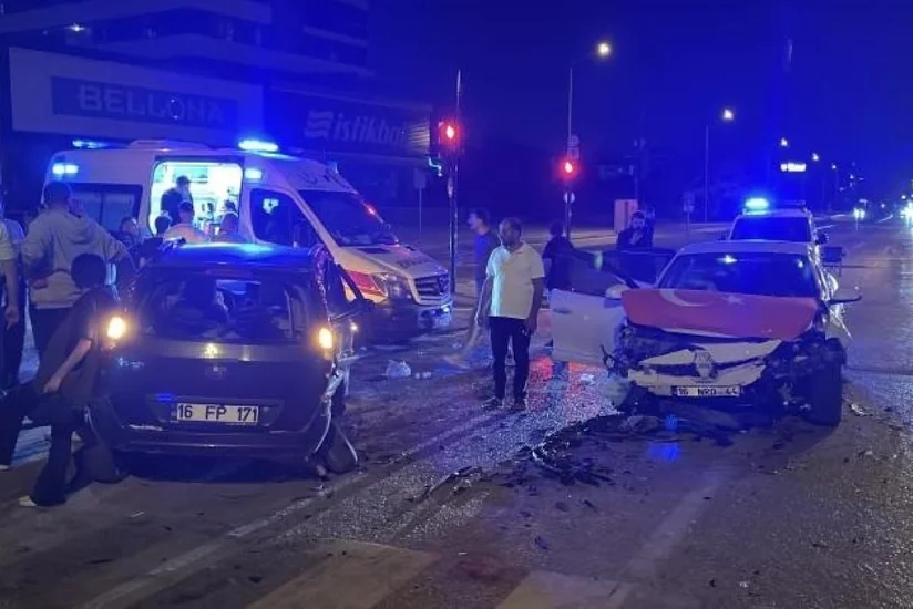 Bursada iki avtomobil toqquşub, 7 nəfər xəsarət alıb
